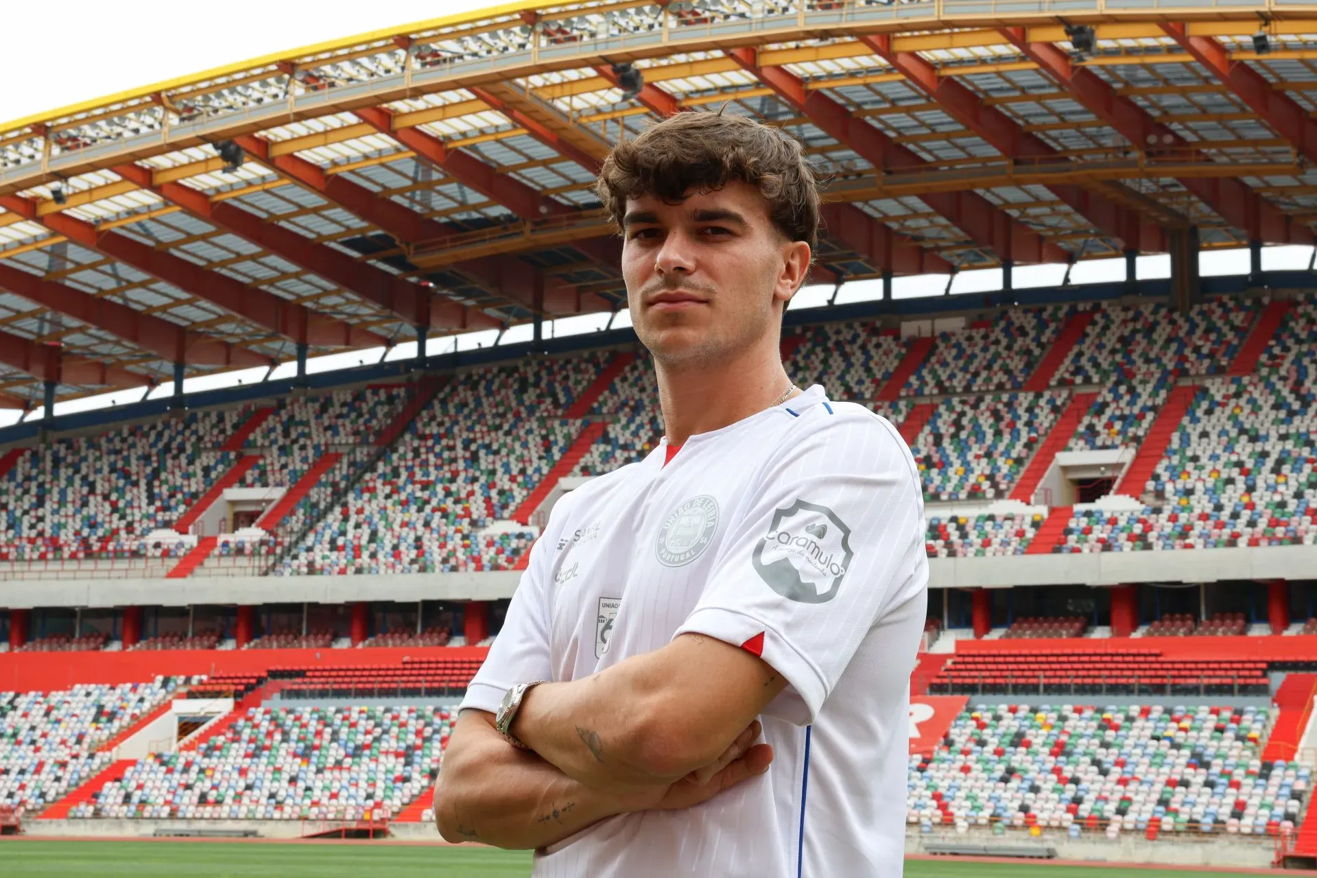 Oficial: Vitória SC cede defesa à União de Leiria